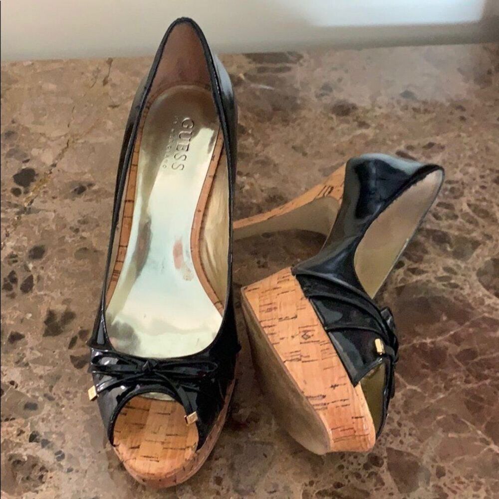 Guess Black patent leather peek a boo cork front bow pumps 7.5 Size